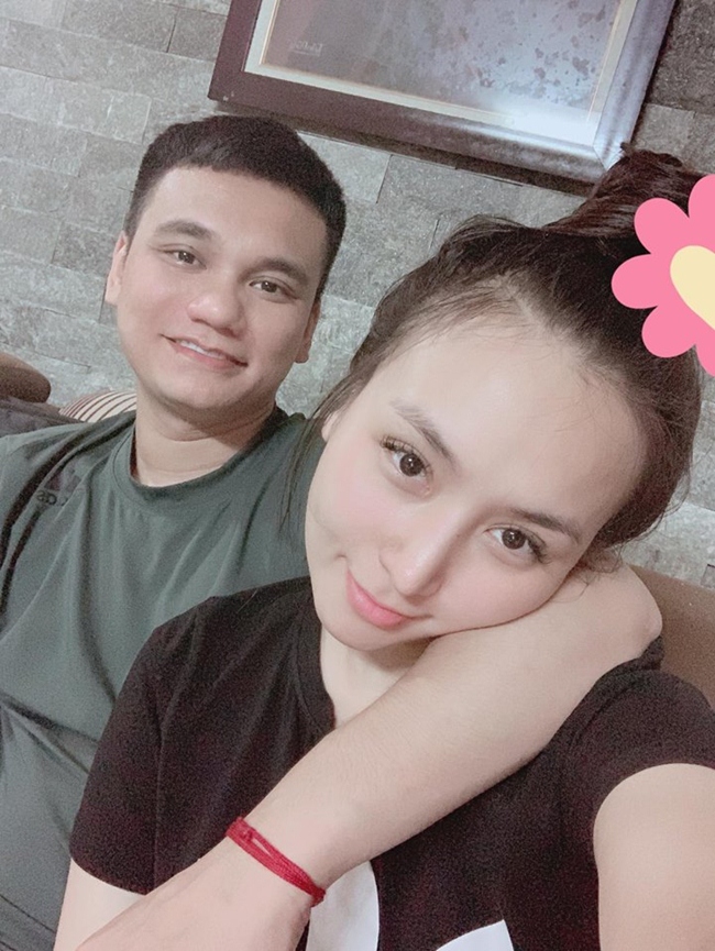 Hình ảnh đời thường giản dị, gần gũi của vợ chồng Khắc Việt - Thanh Thảo.