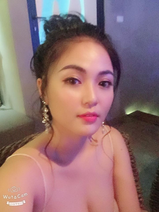 Từ một cô gái xinh đẹp, hiện đại, Lam Trang ở tuổi 32 ăn vận kín đáo hơn xưa. Thỉnh thoảng Lam Trang mới mặc sexy đi diễn.