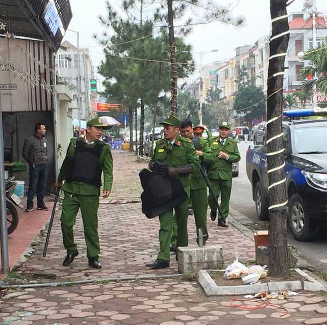 Hàng trăm cảnh sát bao vây đối tượng cố thủ trong khu biệt thự liền kề - 2
