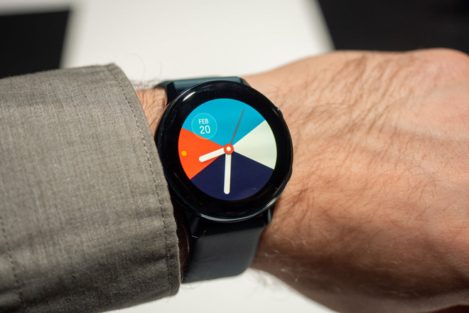 Đánh giá nhanh đồng hồ thông minh Galaxy Watch Active - 1