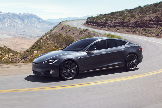 Tesla Model S vượt đèn đỏ gây tại nạn ở tốc độ gần 200km/h - 1
