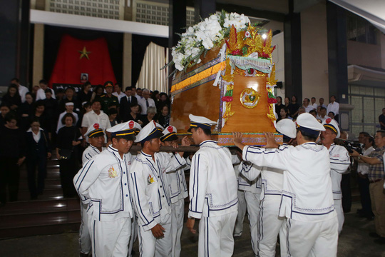 Hàng ngàn người tiễn đưa Phó Chủ tịch UBND TP Nguyễn Thị Thu về nơi an nghỉ cuối cùng - 3