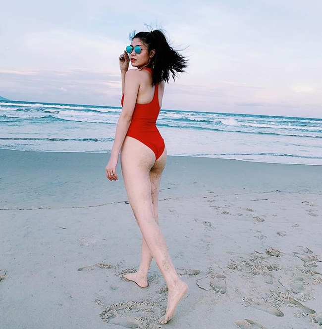 Hot mom tiết lộ, mặc dù bận rộn với việc chăm sóc chồng con nhưng vẫn luôn cố gắng dành thời gian cho bản thân, tập gym hàng ngày và ăn uống khoa học để giữ dáng.