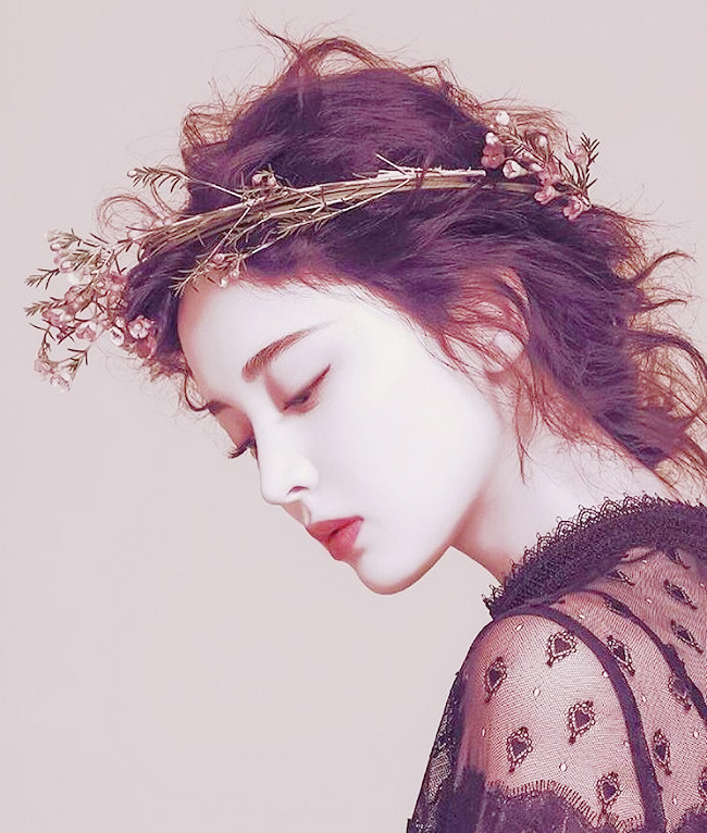 Lưu ý, Na Trát dùng nước ấm rửa mặt để không tạo ra sự kích thích đối với làn da nõn nà.