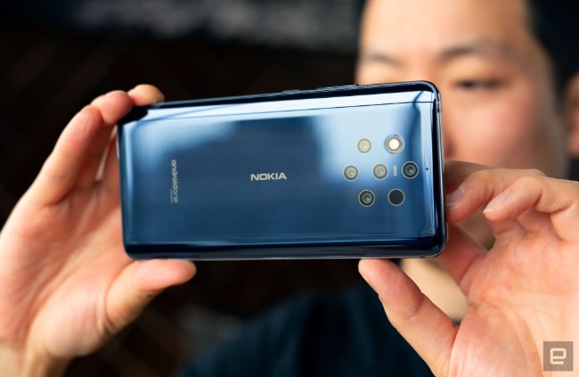 Thay vì trang bị số megapixel lớn như các điện thoại PureView trước đây, Nokia 9 PureView có một cách tiếp cận hoàn toàn khác sau khi HMD hợp tác với Light để triển khai số lượng ống kính lớn trên sản phẩm.
