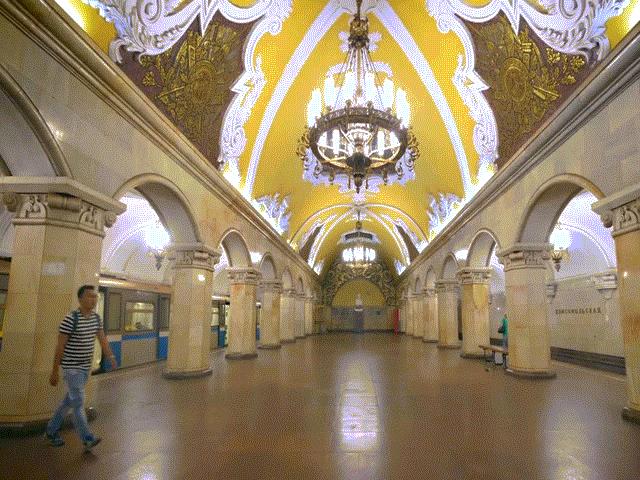 Kiến trúc độc đáo của ga tàu điện ngầm đẹp như cổ tích ở Nga