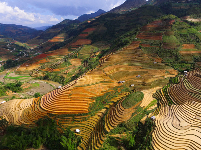 Khung cảnh ruộng bậc thang tại ngôi làng Chế Cu Nha ở Mù Cang Chải, tỉnh Yên Bái.