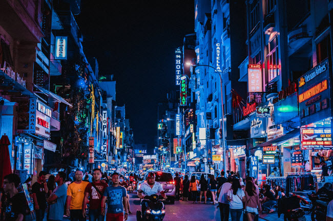 Thành phố Hồ Chí Minh là thành phố thu hút đông du khách nhất ở Việt Nam, khoảng 6,7 triệu khách vào năm 2017.