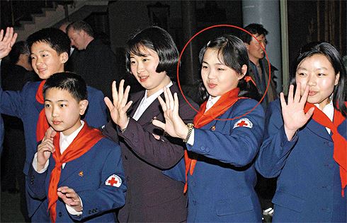 Hành trình nhan sắc của nữ ca sĩ trở thành Đệ nhất phu nhân Triều Tiên - 1