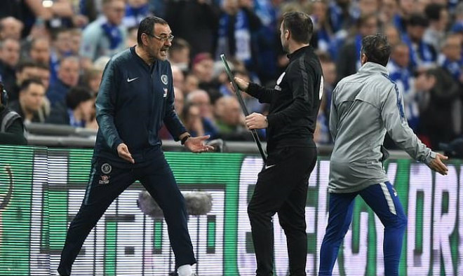 Thủ môn Chelsea "bật lệnh" HLV Sarri: CHÍNH THỨC nhận án phạt - 3