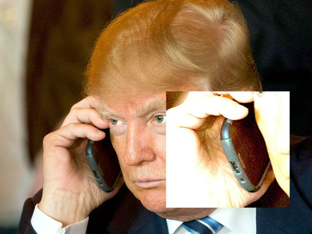 LẠ: Ông Donald Trump từng dùng smartphone “cổ lỗ sĩ” Galaxy S3?