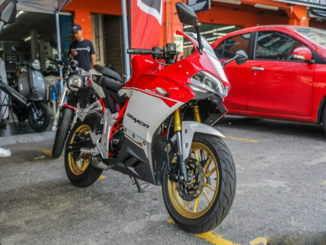 Thế giới xe - Cận cảnh môtô đẹp như "quỷ đỏ" Ducati giá chỉ 55,8 triệu đồng