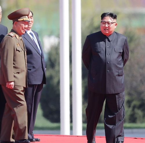 Phong cách được ca ngợi &#34;biểu tượng thời trang mới&#34; của ông Kim Jong Un - 1