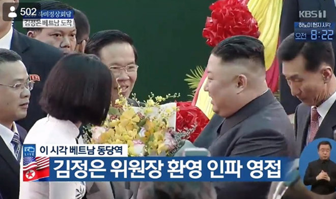 Nữ sinh Lạng Sơn chia sẻ về giây phút được tặng hoa ông Kim Jong Un - 1