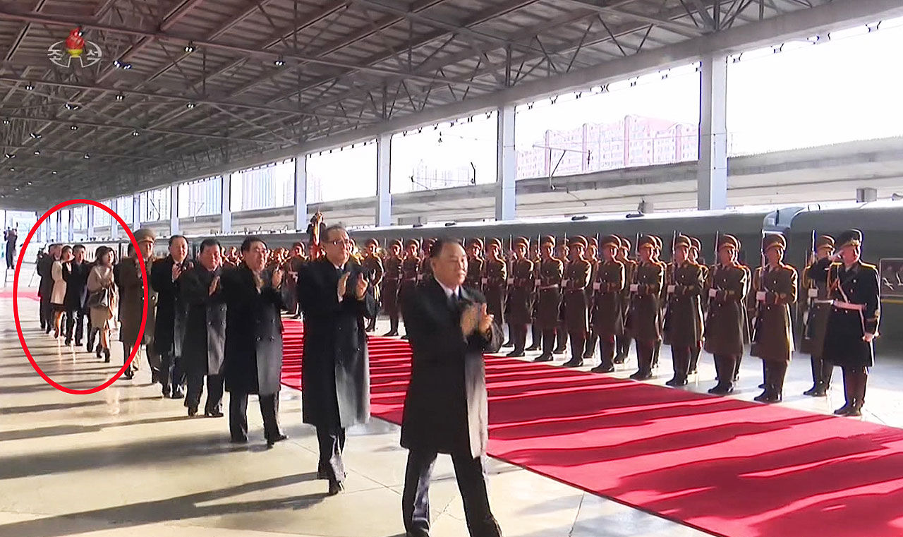 Nữ ca sĩ quyền lực vừa tới Hà Nội cùng đoàn Chủ tịch Kim Jong Un là ai? - 1