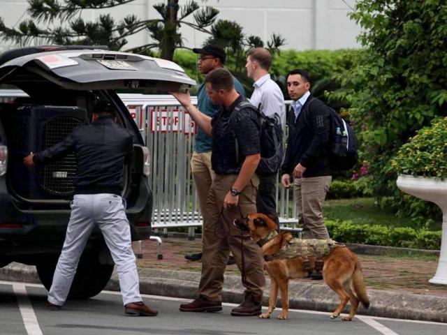 Tin tức trong ngày - Trực tiếp: Mật vụ mang cảnh khuyển đến Nội Bài trước giờ máy bay của ông Trump đáp