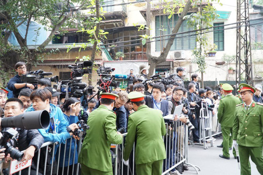 Xe chở ông Kim Jong Un rời khách sạn Melia đến Đại sứ quán Triều Tiên - 10