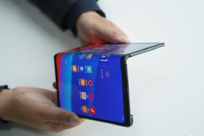 Oppo bất ngờ tiết lộ smartphone gập lại đậm chất “Huawei Mate X” - 1