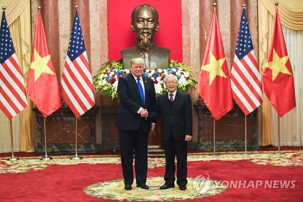 Ông Trump: Triều Tiên có thể phát triển giống Việt Nam - 1