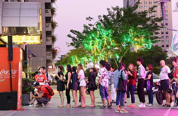 Sự thật về ý nghĩa của mẫu lon Coca-Cola phiên bản song ngữ - 6