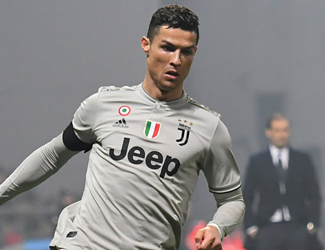 Nhiều tiền để làm gì: Ronaldo mở tiệm cấy tóc 26 tỷ đồng chiều mỹ nhân - 1