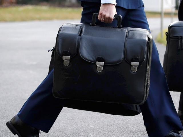 Nguồn gốc chiếc valy hạt nhân luôn cận kề Tổng thống Trump ở Việt Nam