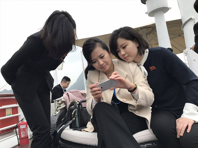 Nữ ca sĩ quyền lực nhất Triều Tiên khoe sắc cùng các bóng hồng tại Vịnh Hạ Long - 6