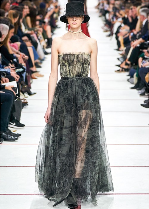 Dior biến chị em thành công chúa nơi công sở - 5