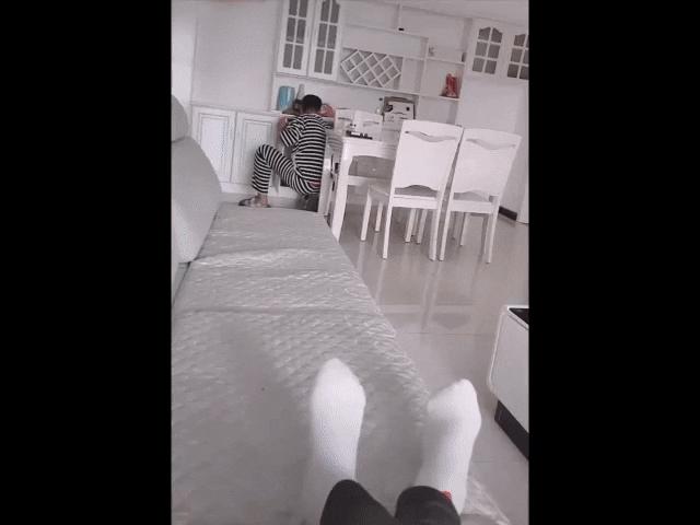 Cười 24H - Đặc quyền kinh ngạc của người phụ nữ duy nhất trong gia đình