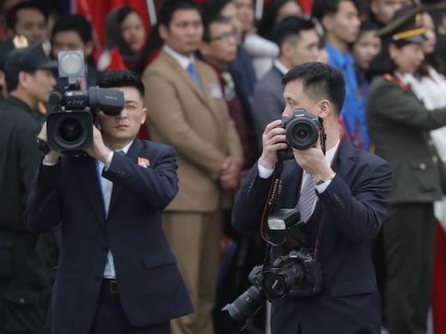 Thượng đỉnh Mỹ-Triều: Ảnh hiếm chụp nhóm phóng viên Triều Tiên tác nghiệp tại VN