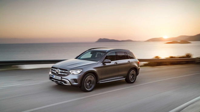 Mercedes-Benz tung teaser "nhá hàng" GLC Facelift 2020 mới - 2