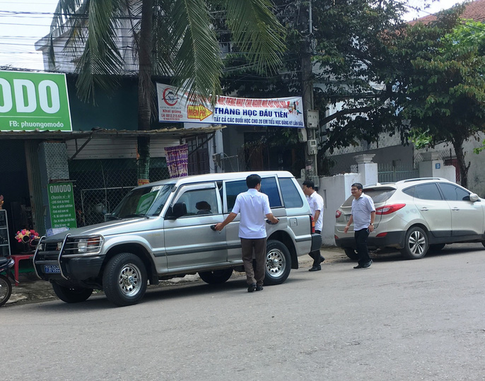 Nhiều xe biển xanh dự đám cưới &#34;khủng&#34; con lãnh đạo tỉnh Quảng Bình - 2