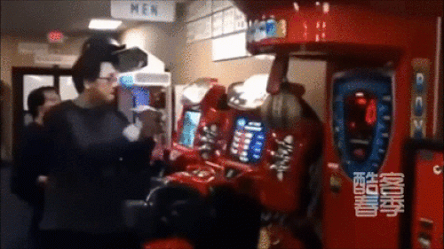 Cười rụng rốn với những anh chàng vụng về thích thể hiện - 9