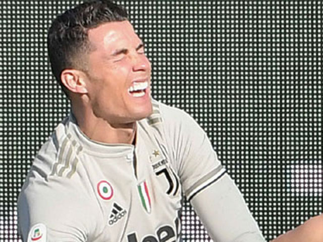 Juventus ”lạnh gáy” tái đấu Atletico: Ronaldo dính chấn thương mắt cá