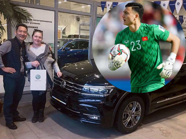 Bạn trẻ - Cuộc sống - Thủ môn Văn Lâm hoàn thành ước mơ mua xế hộp xịn tặng bố