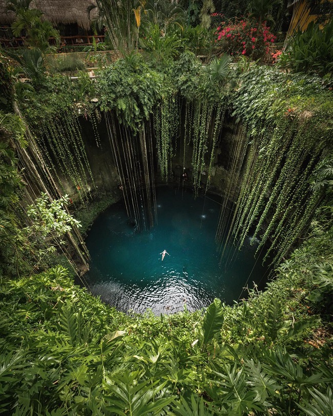 Cenote Ik-Kil ở Mexico luôn được người Maya coi là một nơi linh thiêng. Các nhà khảo cổ học đã tìm thấy xương và đồ trang sức trong vùng nước sâu ở đây.