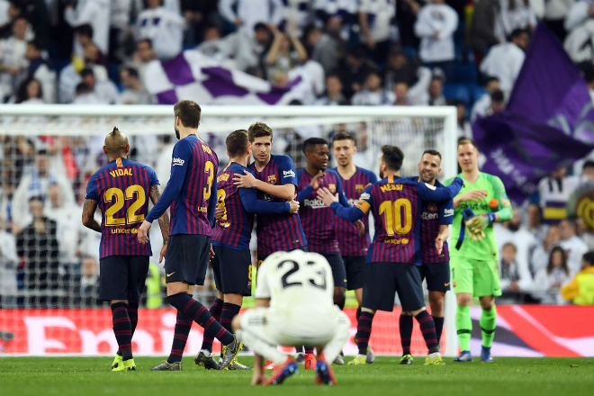 Real tái đấu Barca: Benzema bị trộm đồ, fan đòi Mourinho trở lại - 1
