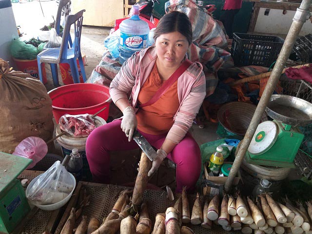 Đặc sản măng đắng trắng nõn đầu mùa bán đắt như tôm tươi - 3