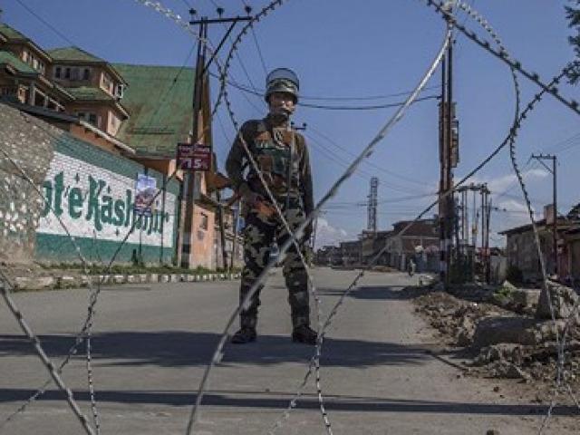 Căng thẳng leo thang, binh lính Ấn Độ, Pakistan đấu súng ở biên giới