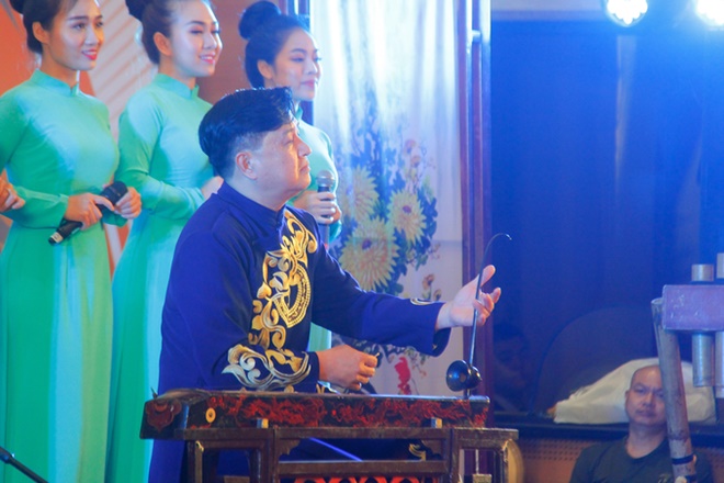 Nghệ sĩ Việt hướng dẫn Chủ tịch Kim Jong Un chơi đàn bầu là ai? - 2