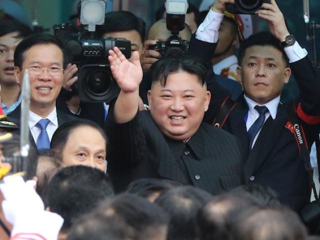 Nóng 24h qua: Chủ tịch Kim Jong Un vẫy tay tạm biệt Việt Nam từ tàu bọc thép
