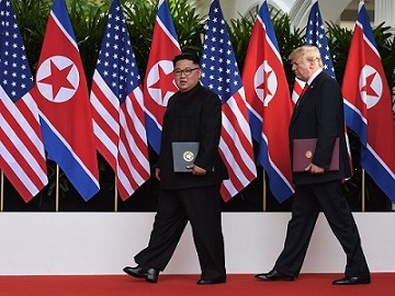 Một góc con người ông Kim Jong Un qua kiểu tóc và phong cách thời trang - 1