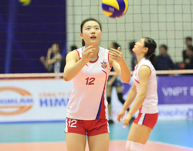 Các cô gái xinh đẹp bóng chuyền Triều Tiên nổi bật ngày nâng cúp ở Bắc Ninh - 3
