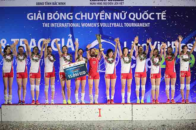 Các cô gái xinh đẹp bóng chuyền Triều Tiên nổi bật ngày nâng cúp ở Bắc Ninh - 14