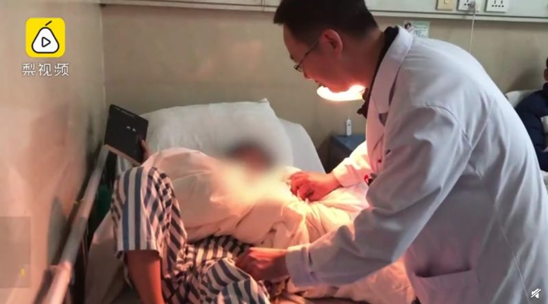 Trung Quốc: Không làm bài tập về nhà đúng giờ, cậu bé bị cha đánh gãy chân - 1