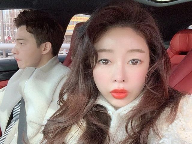 Bạn trẻ - Cuộc sống - Đường cong gợi cảm của bà mẹ 43 tuổi khiến gái trẻ ước ao