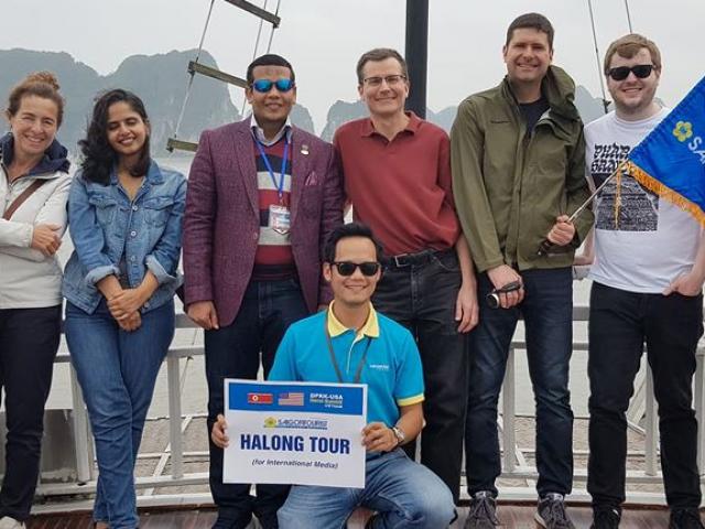 Thế giới - Phóng viên nước ngoài ngất ngây với cảnh đẹp vịnh Hạ Long