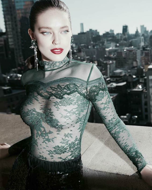 Cô sở hữu 1,3 triệu lượt theo dõi trên Instagram.