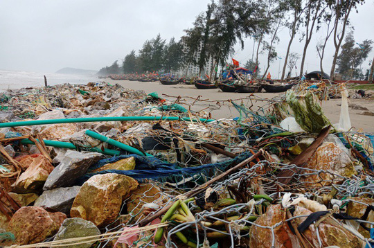 “Bẫy” đá hộc, lưới sắt B40 giăng trên bãi biển Sầm Sơn - 10