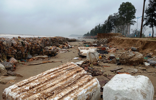 “Bẫy” đá hộc, lưới sắt B40 giăng trên bãi biển Sầm Sơn - 5